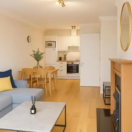 Gracepark Garden Retreat, Spacious 2br With Balcony & Parking *