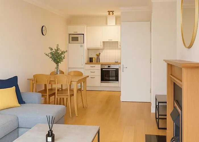 Gracepark Garden Retreat, Spacious 2br With Balcony & Parking *