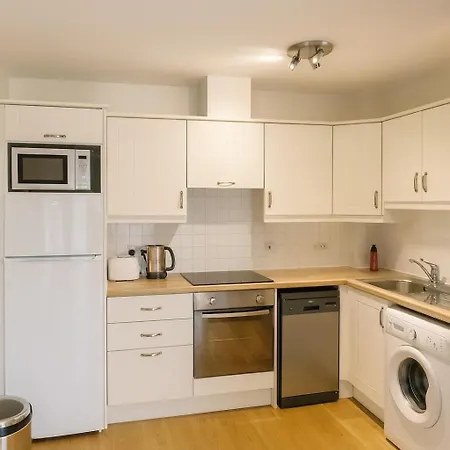 Gracepark Garden Retreat, Spacious 2br With Balcony & Parking 公寓 都柏林