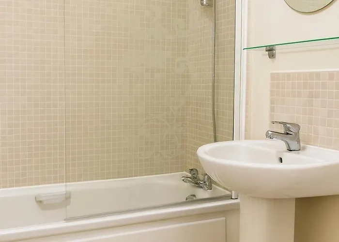 公寓 Gracepark Garden Retreat, Spacious 2br With Balcony & Parking