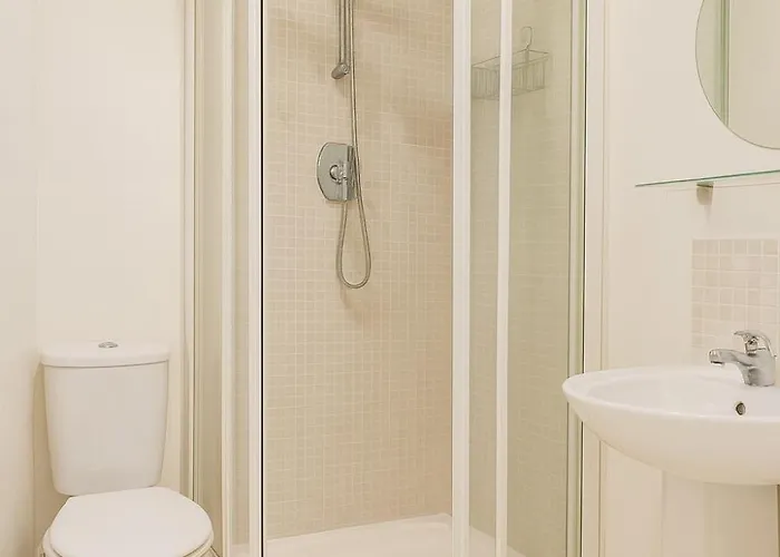 Gracepark Garden Retreat, Spacious 2br With Balcony & Parking * 都柏林